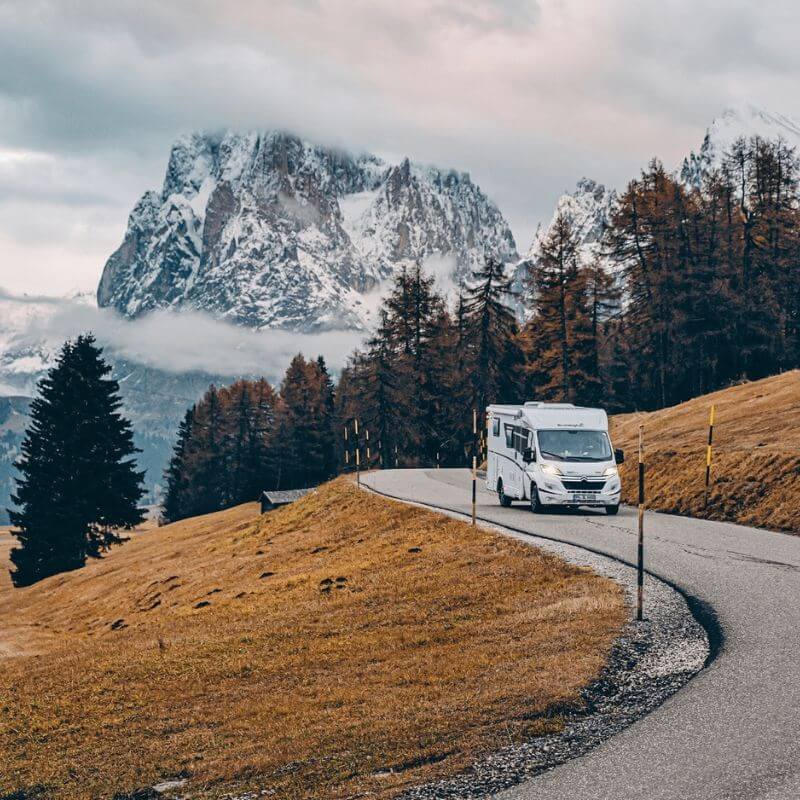 Sauerland Wohnmobil mit dem Wohnmobil in den Bergen unterwegs